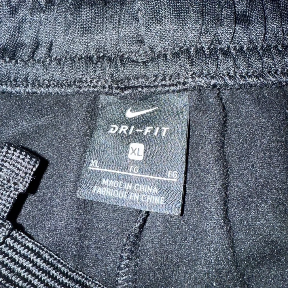 NIKE Youth XL Gray Hoodie Sweatshirt and Black Sweatpants Dri-FIT Apparel Lot - Picture 3 of 13